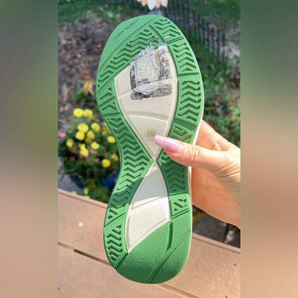 🍀🍏Tory Burch Sock Runner Sneaker size 8 like new🍏🍀 - Picture 5 of 10